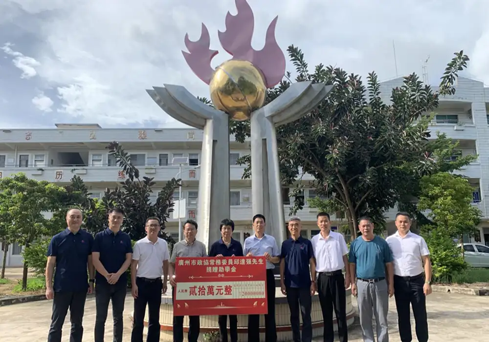 Mr Daniel Chiu Donates 200,000 Yuan in Scholarships to Underprivileged Students in Wangcungang Village, Guangdong